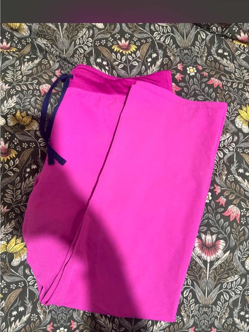 ⭐️Limited Edition⭐️ FIGS SCRUBS PANTS COLOR ELECTRIC ORCHID SIZE XL WOMENS